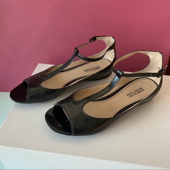 Kenneth Cole Reaction Black Patent Sandals - Picture 2 of 7